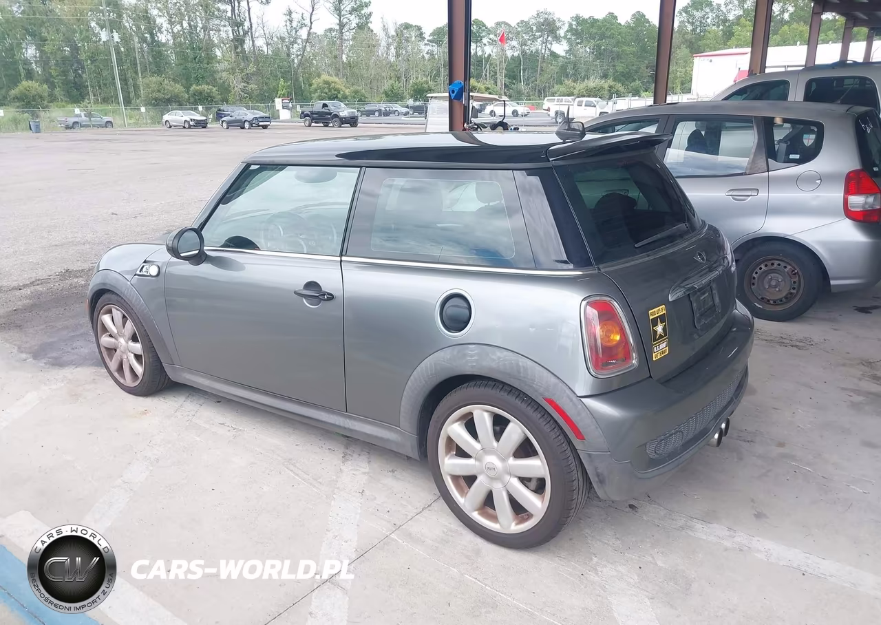 2007 Mini Cooper S VIN:WMWMF73547TV31479 - 3