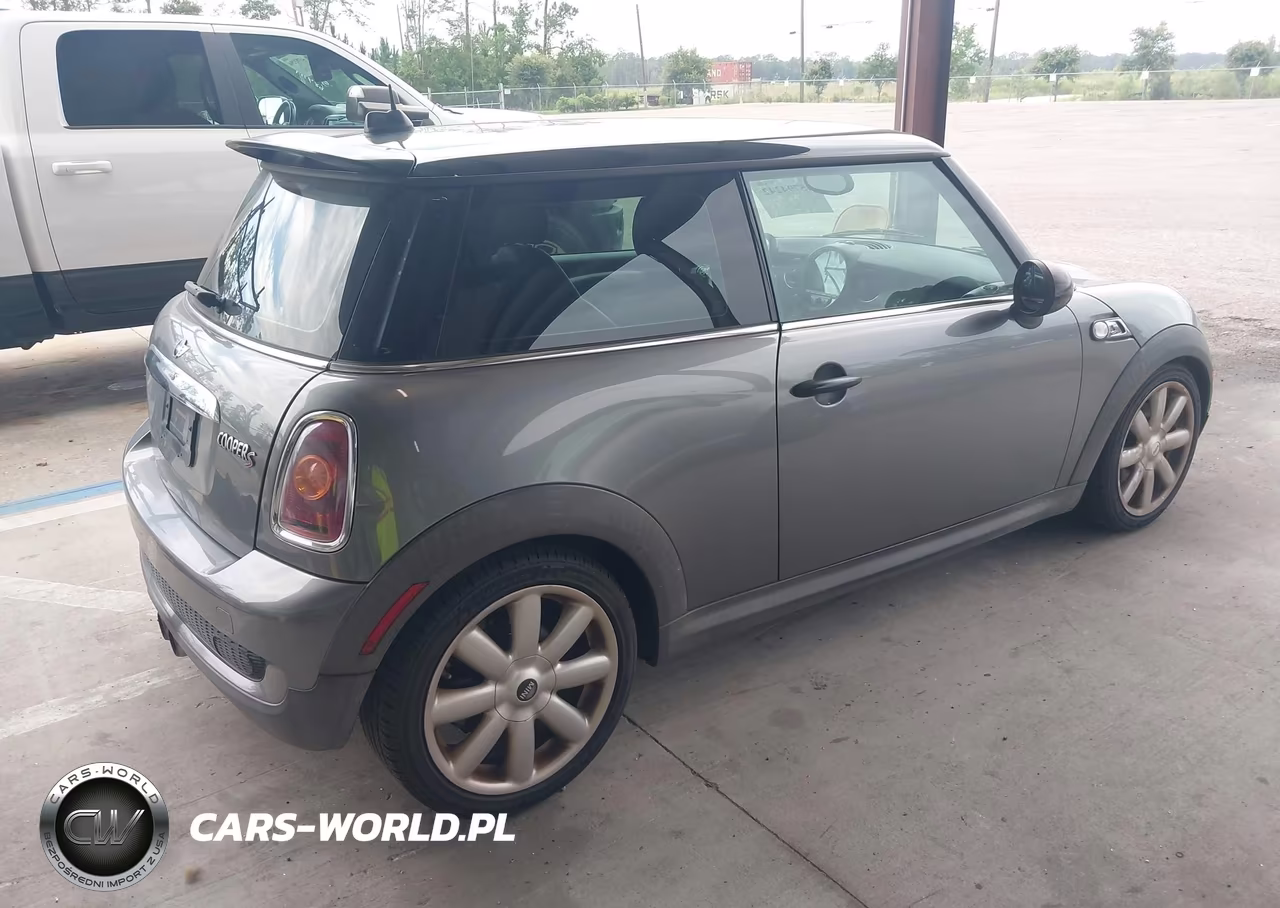 2007 Mini Cooper S VIN:WMWMF73547TV31479 - 4