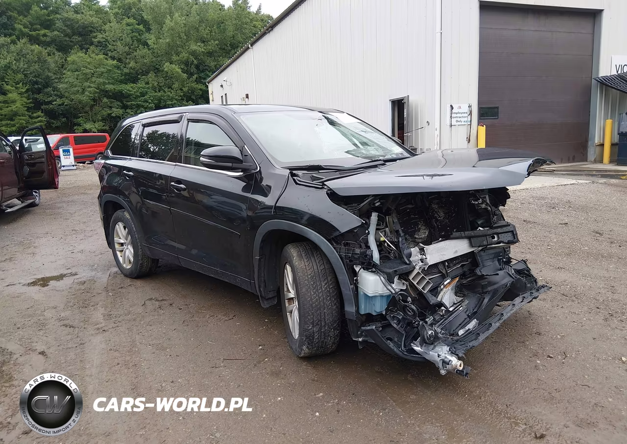 2015 Toyota Highlander Le V6 – zdjęcie 1 z 17