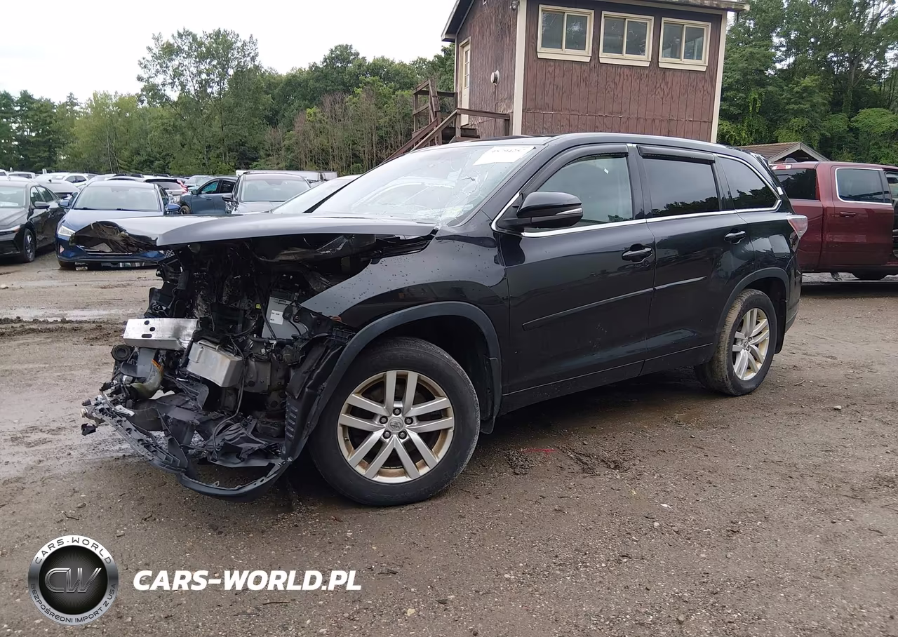 2015 Toyota Highlander Le V6 VIN:5TDBKRFH2FS087135 - 2