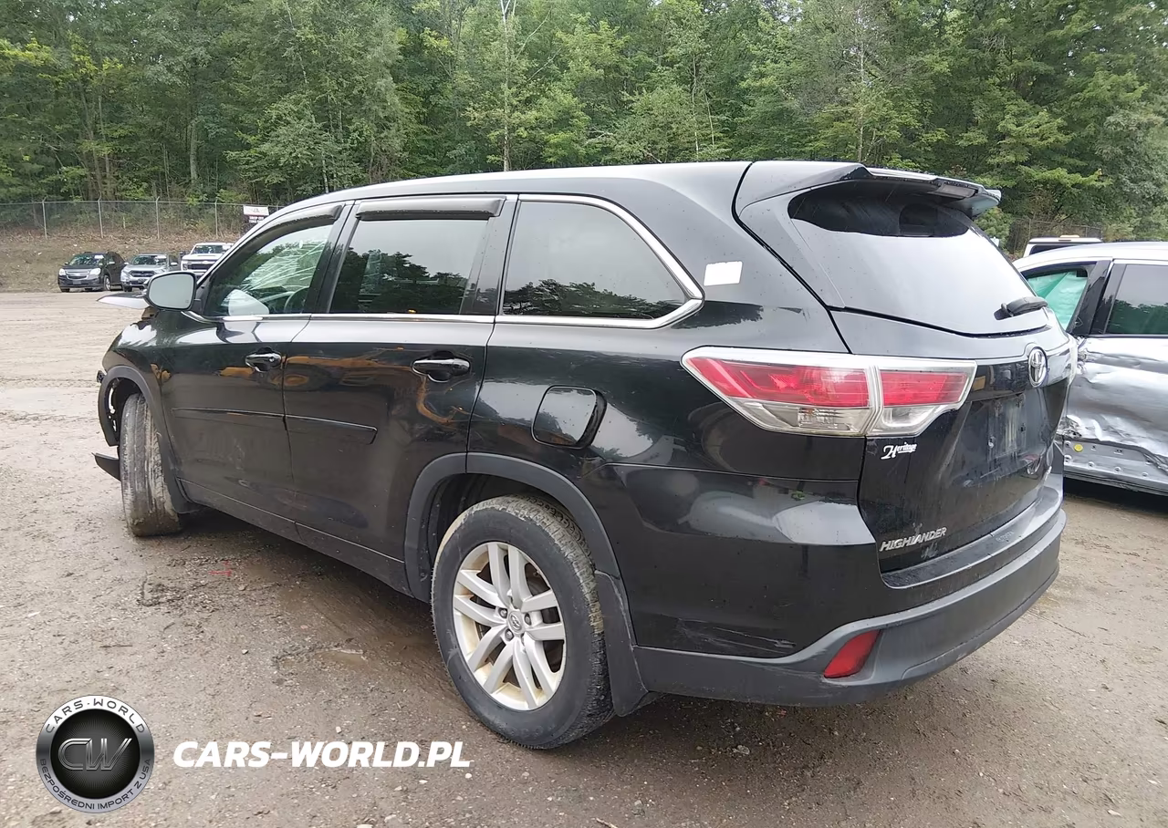 2015 Toyota Highlander Le V6 VIN:5TDBKRFH2FS087135 - 3