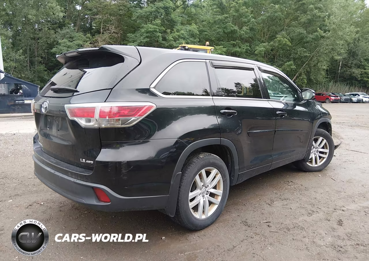2015 Toyota Highlander Le V6 VIN:5TDBKRFH2FS087135 - 4
