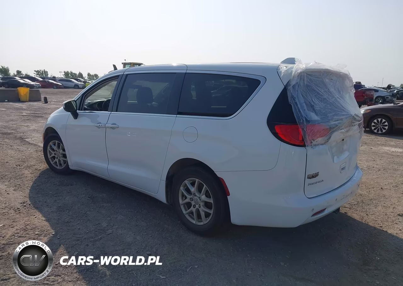 2018 Chrysler Pacifica Lx VIN:2C4RC1CG0JR100779 - 3