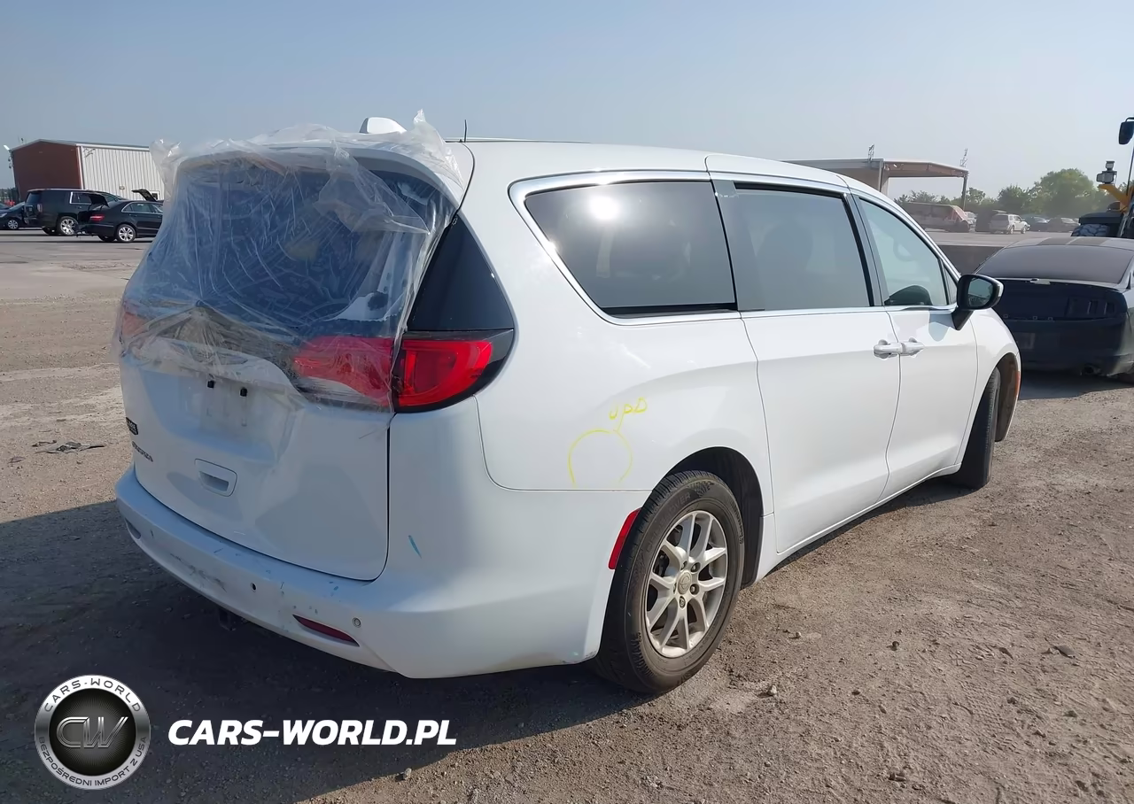 2018 Chrysler Pacifica Lx VIN:2C4RC1CG0JR100779 - 4