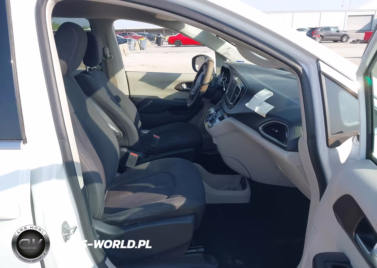 2018 Chrysler Pacifica Lx VIN:2C4RC1CG0JR100779 - 5