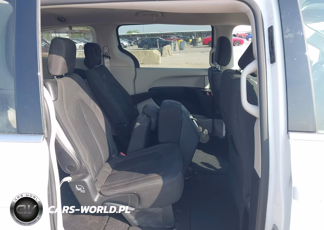 2018 Chrysler Pacifica Lx VIN:2C4RC1CG0JR100779 - 8