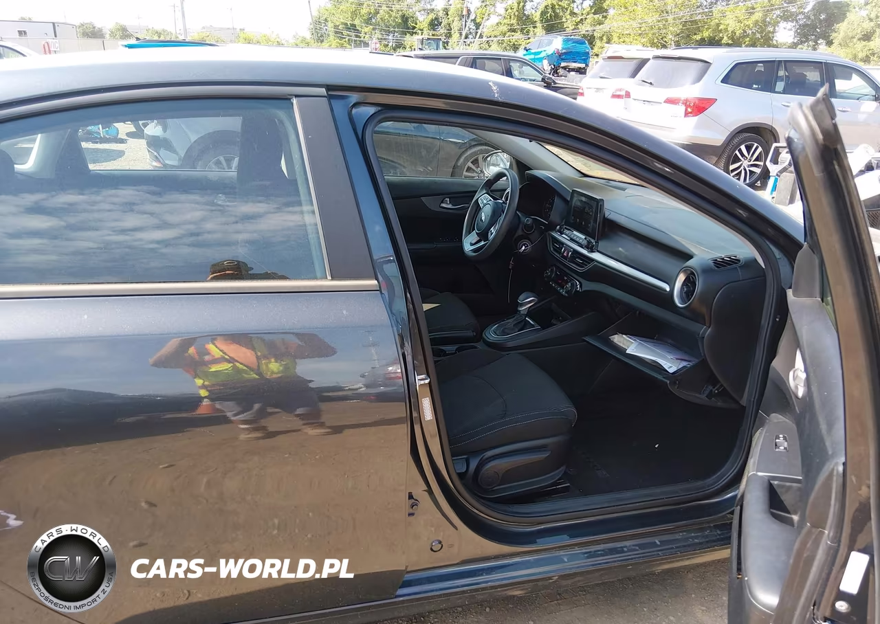 2019 Kia Forte Lxs VIN:3KPF24AD2KE125802 - 5