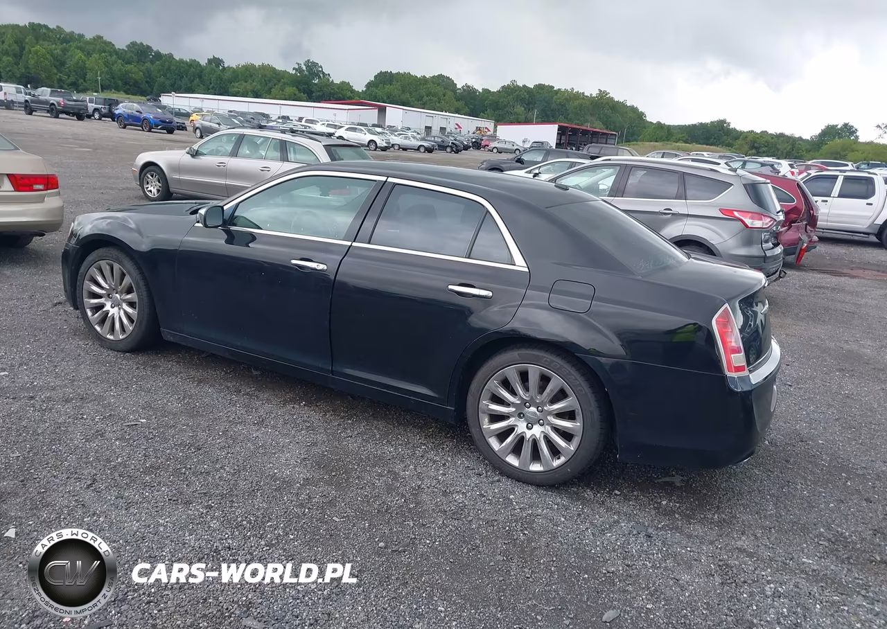 2014 Chrysler 300 Uptown Edition VIN:2C3CCAAG1EH327567 - 3