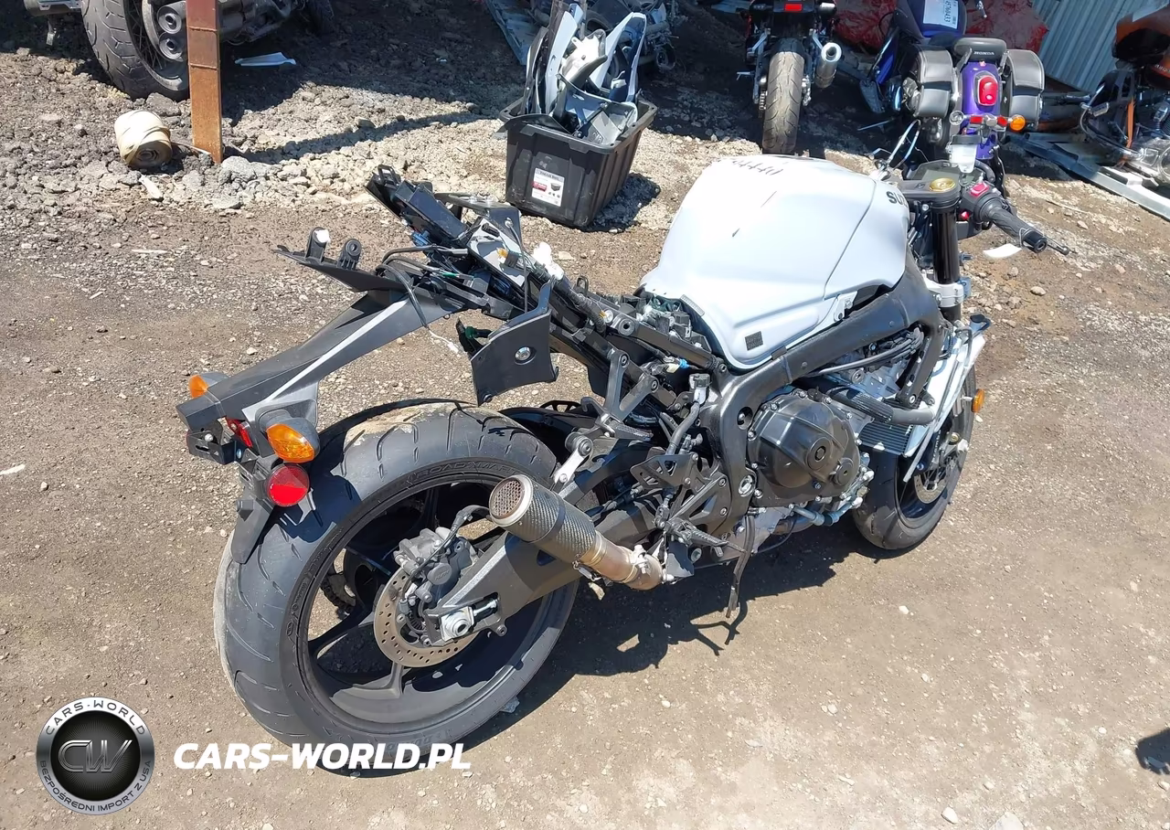2022 Suzuki Gsx-R1000 VIN:JS1DM11B9N7100019 - 4