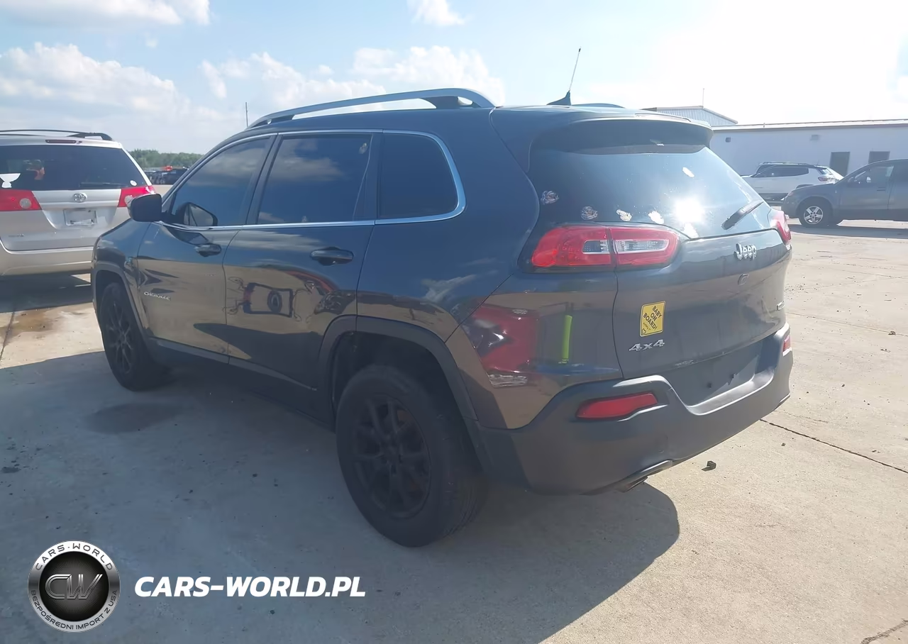 2016 Jeep Cherokee Latitude VIN:1C4PJMCB8GW276630 - 3