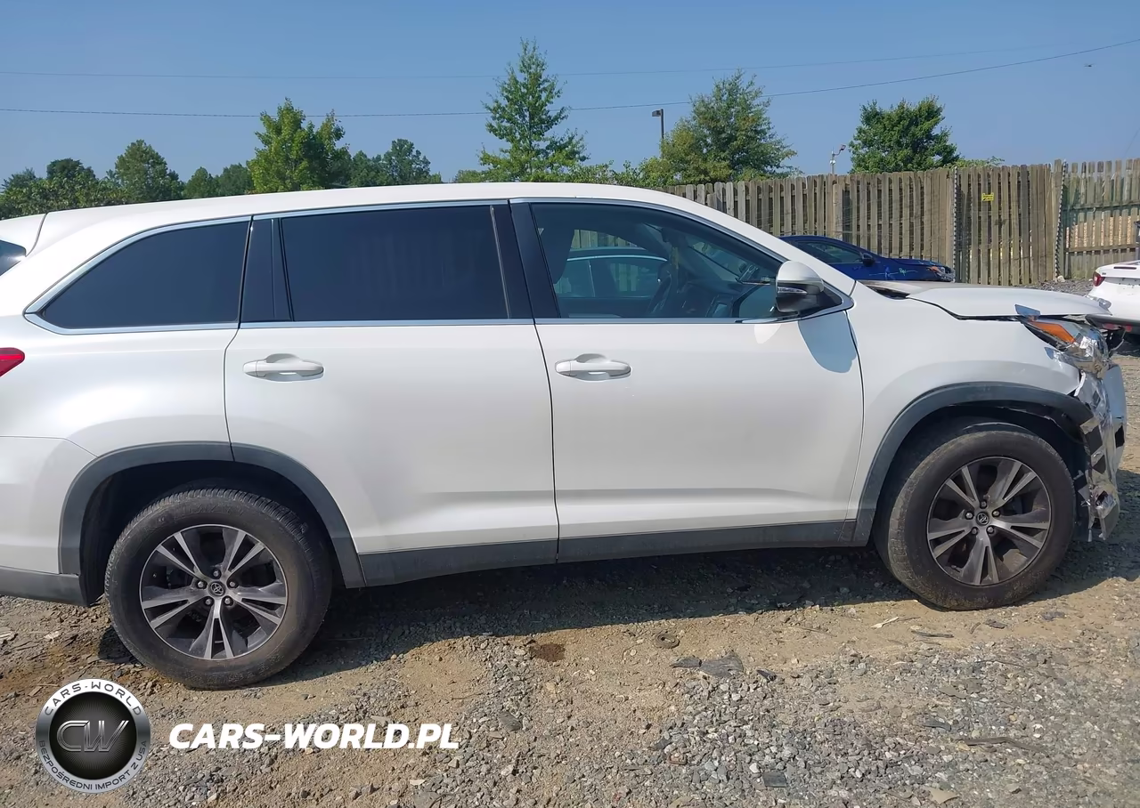 2019 Toyota Highlander Le VIN:5TDZARFH8KS051428 - 13