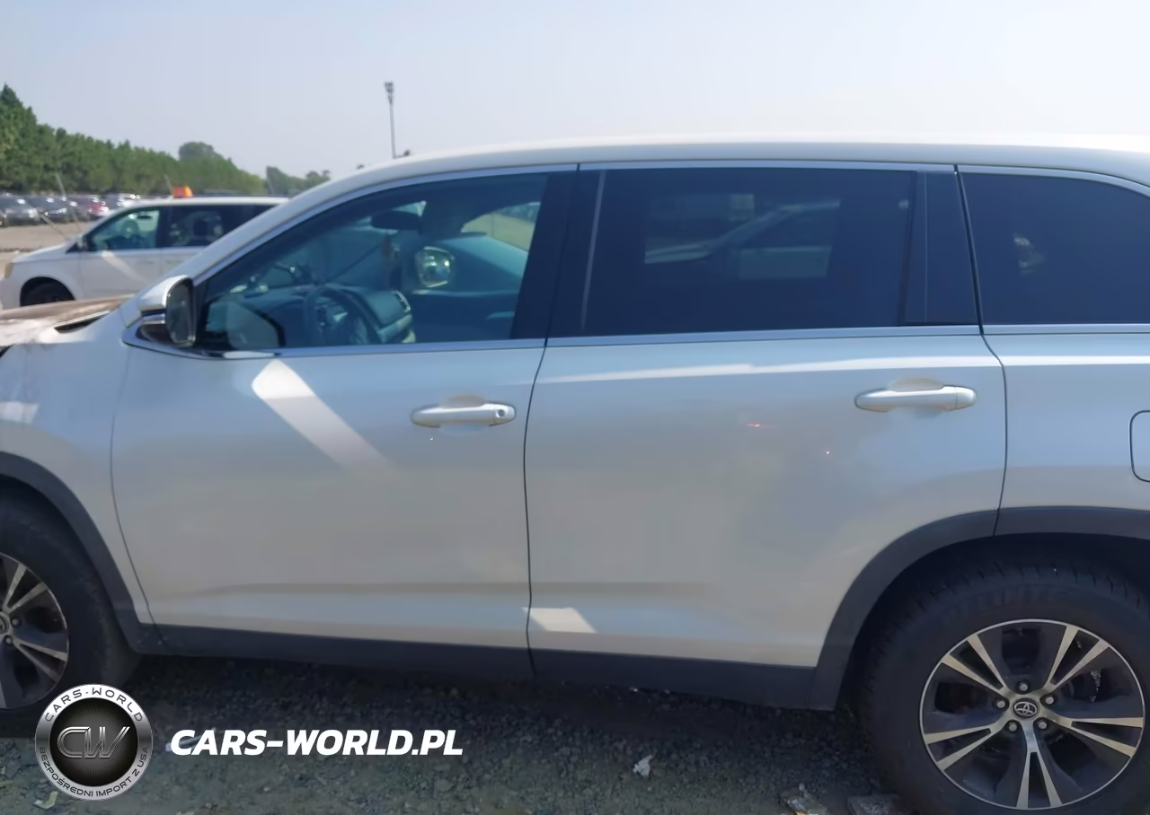 2019 Toyota Highlander Le VIN:5TDZARFH8KS051428 - 14