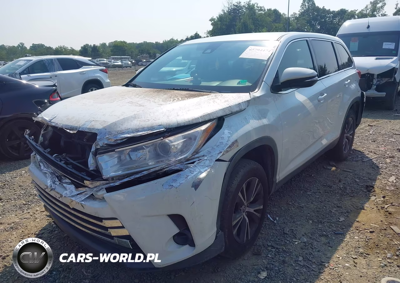 2019 Toyota Highlander Le VIN:5TDZARFH8KS051428 - 2