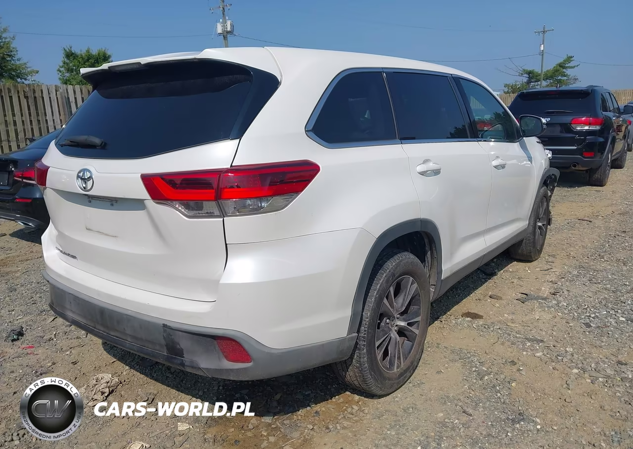 2019 Toyota Highlander Le VIN:5TDZARFH8KS051428 - 4