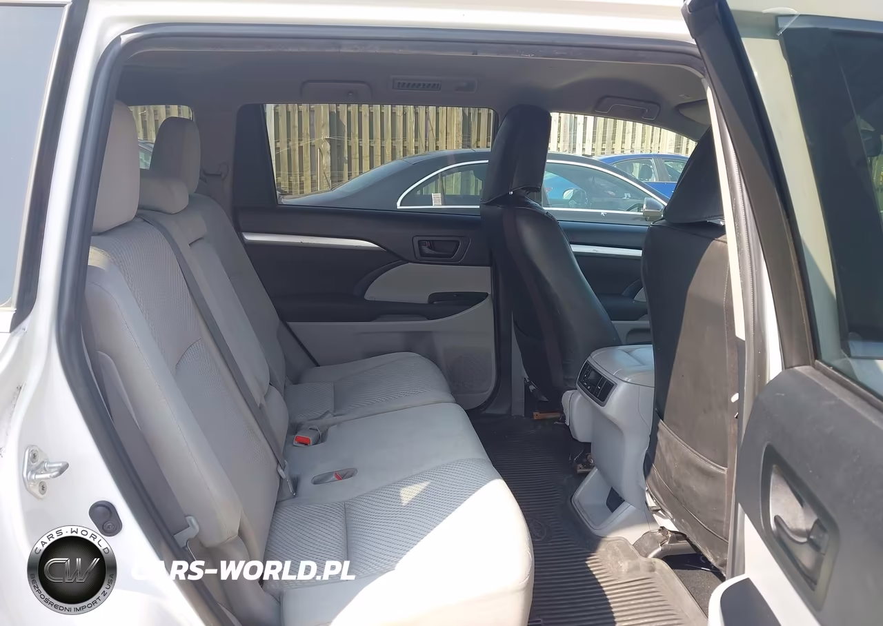 2019 Toyota Highlander Le VIN:5TDZARFH8KS051428 - 8