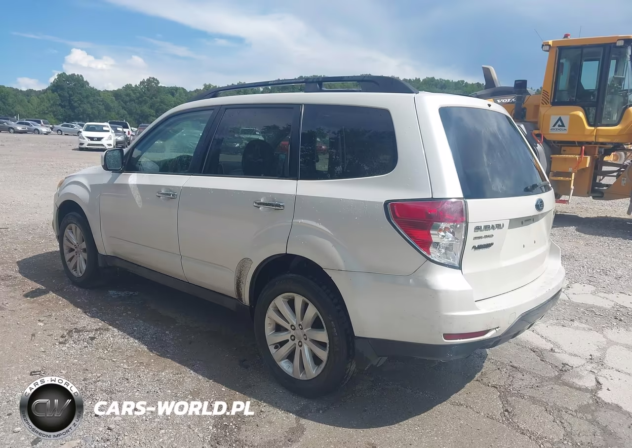 2013 Subaru Forester 2.5X Premium VIN:JF2SHADC9DH445468 - 3