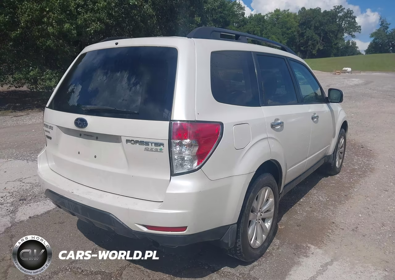 2013 Subaru Forester 2.5X Premium VIN:JF2SHADC9DH445468 - 4