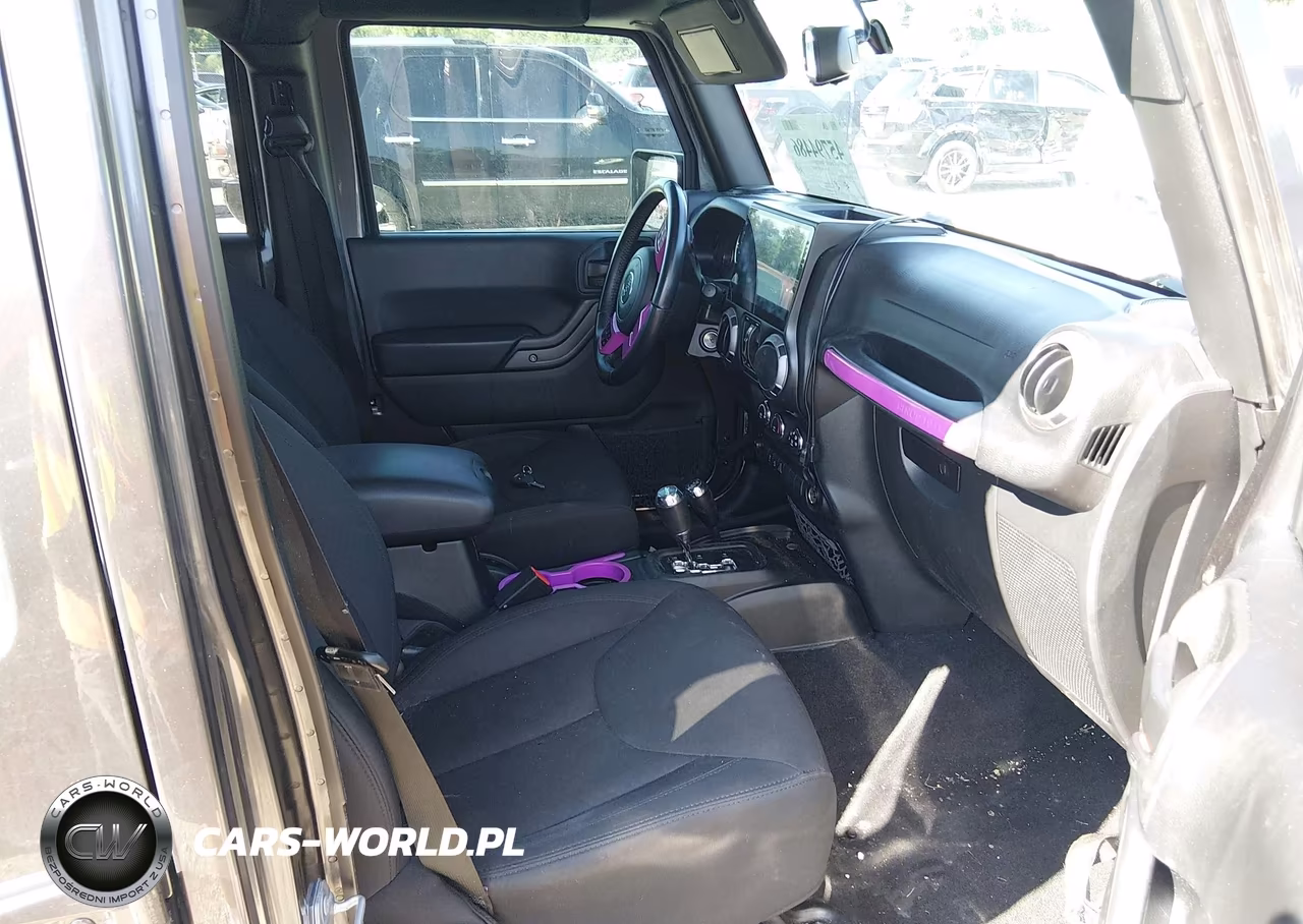 2017 Jeep Wrangler Unlimited Sport VIN:1C4BJWDG3HL645462 - 5