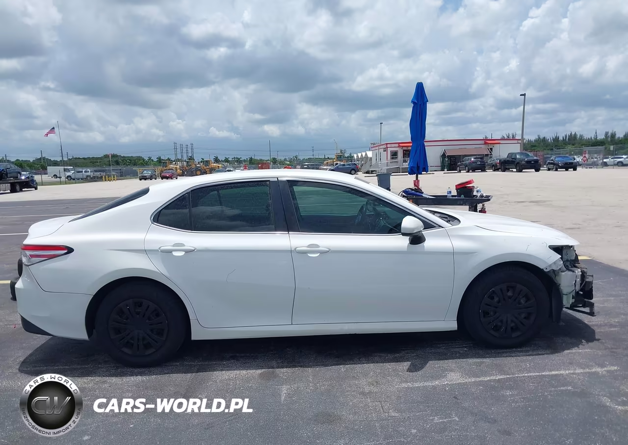 2018 Toyota Camry L VIN:4T1B11HK5JU052294 - 14