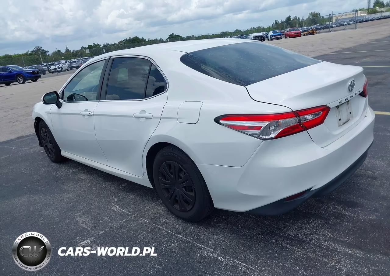 2018 Toyota Camry L VIN:4T1B11HK5JU052294 - 3