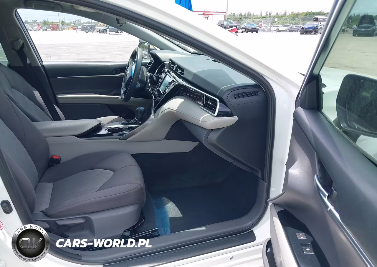 2018 Toyota Camry L VIN:4T1B11HK5JU052294 - 5