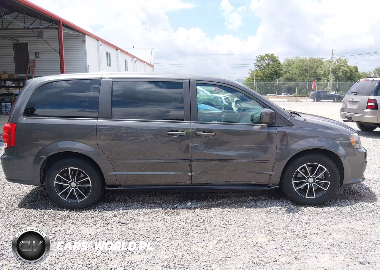2015 Dodge Grand Caravan R-T VIN:2C4RDGEG4FR633688 - 13
