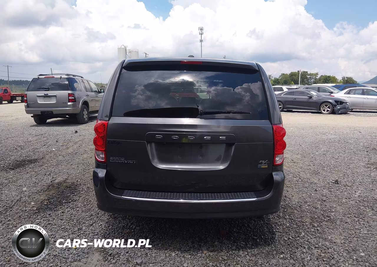 2015 Dodge Grand Caravan R-T VIN:2C4RDGEG4FR633688 - 16