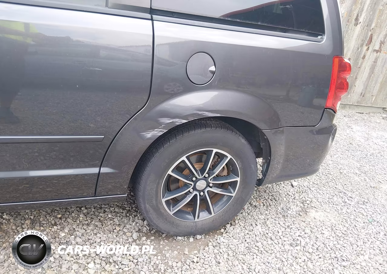 2015 Dodge Grand Caravan R-T VIN:2C4RDGEG4FR633688 - 17