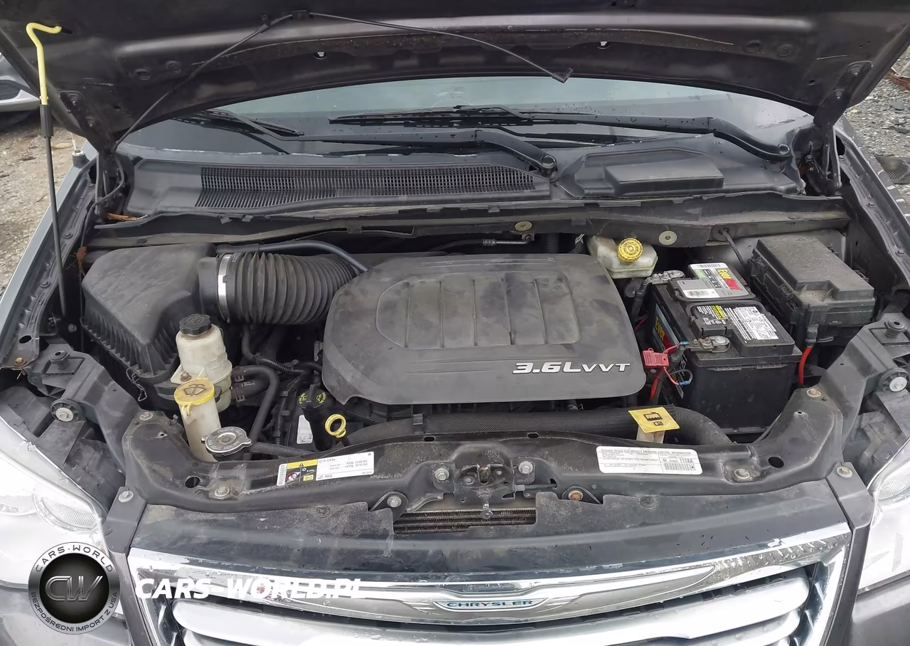 2015 Chrysler Town & Country Touring VIN:2C4RC1BG5FR637284 - 10