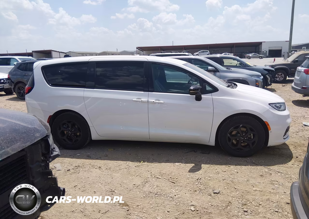 2024 Chrysler Pacifica Hybrid S Appearance Pkg VIN:2C4RC1S78RR160967 - 13