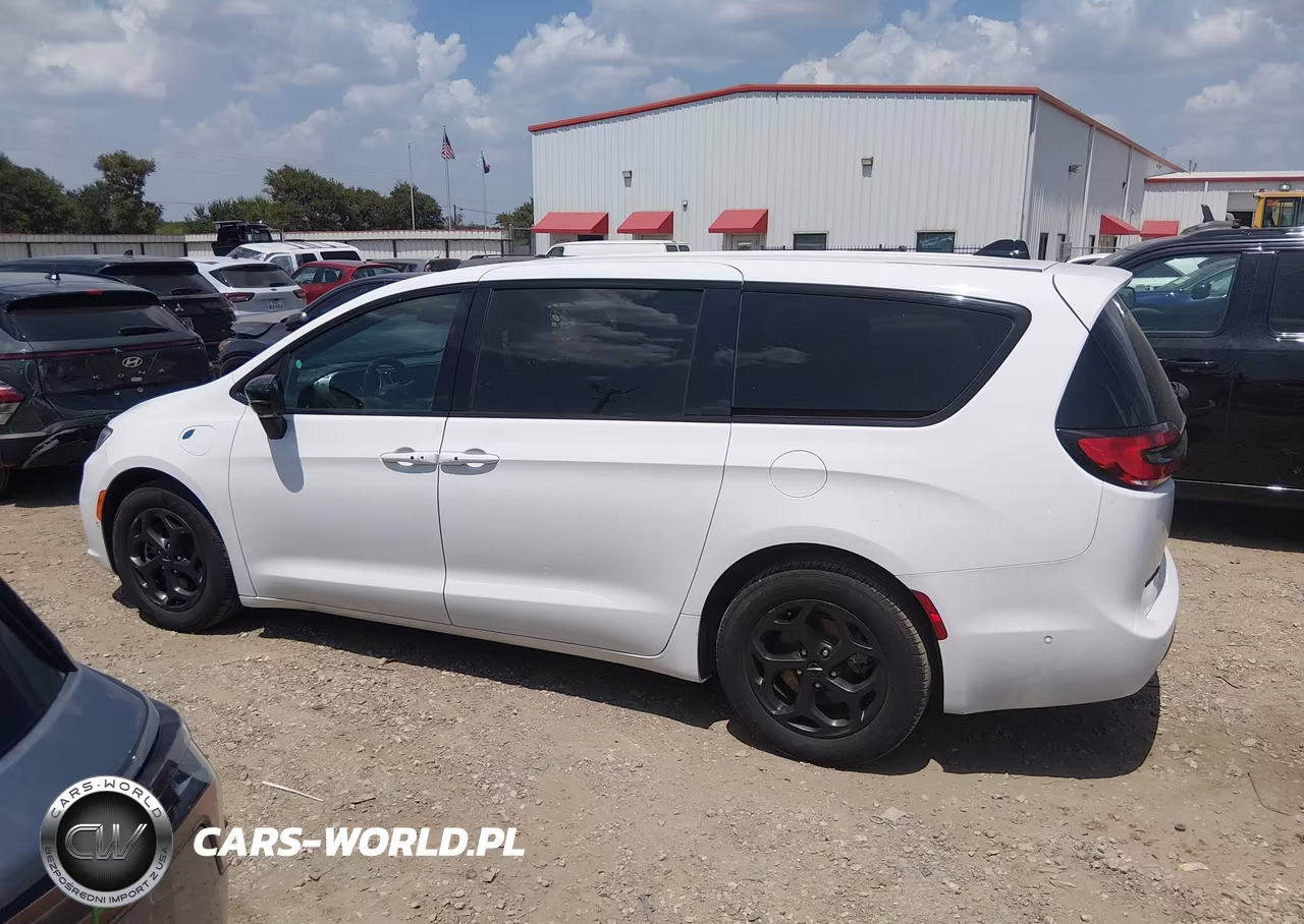 2024 Chrysler Pacifica Hybrid S Appearance Pkg VIN:2C4RC1S78RR160967 - 14