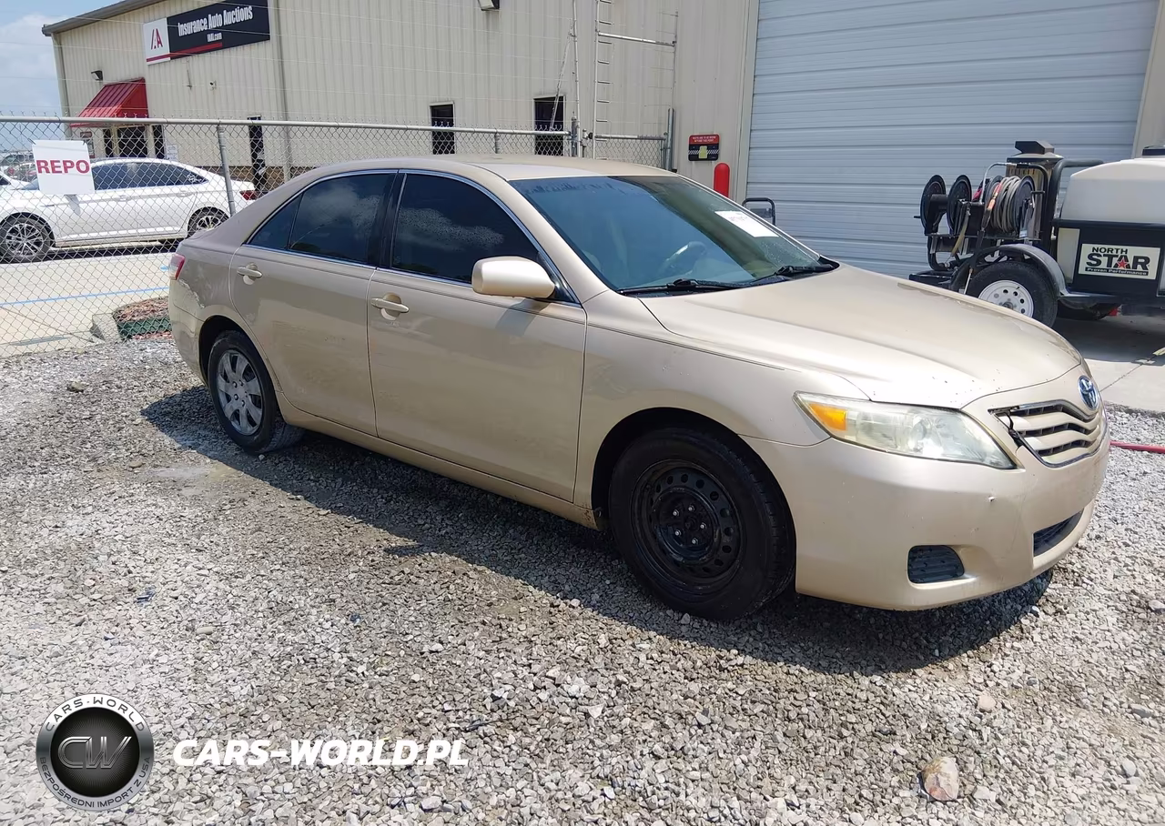2011 Toyota Camry Le – zdjęcie 1 z 12