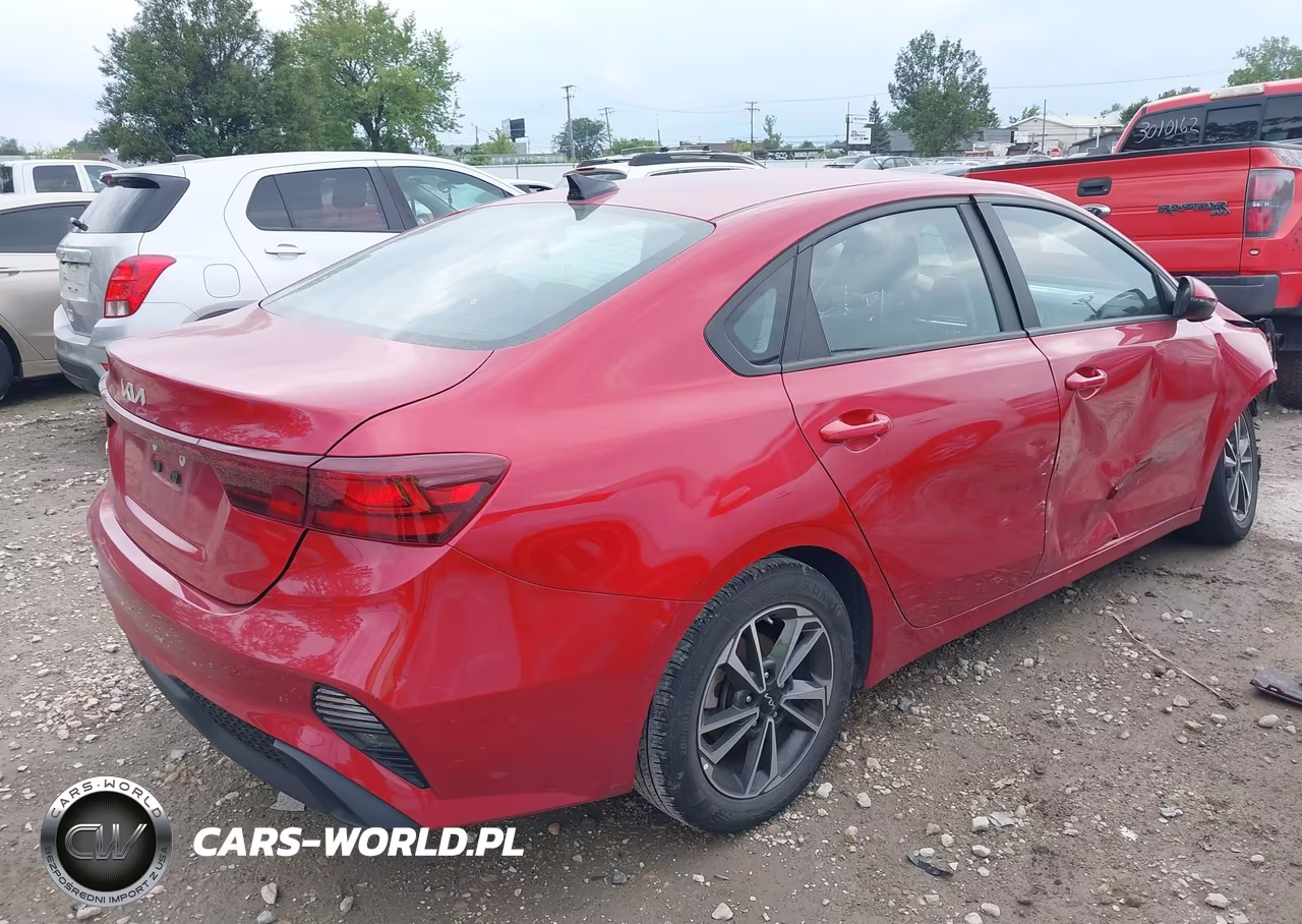 2023 Kia Forte Lxs VIN:3KPF24AD8PE688456 - 4