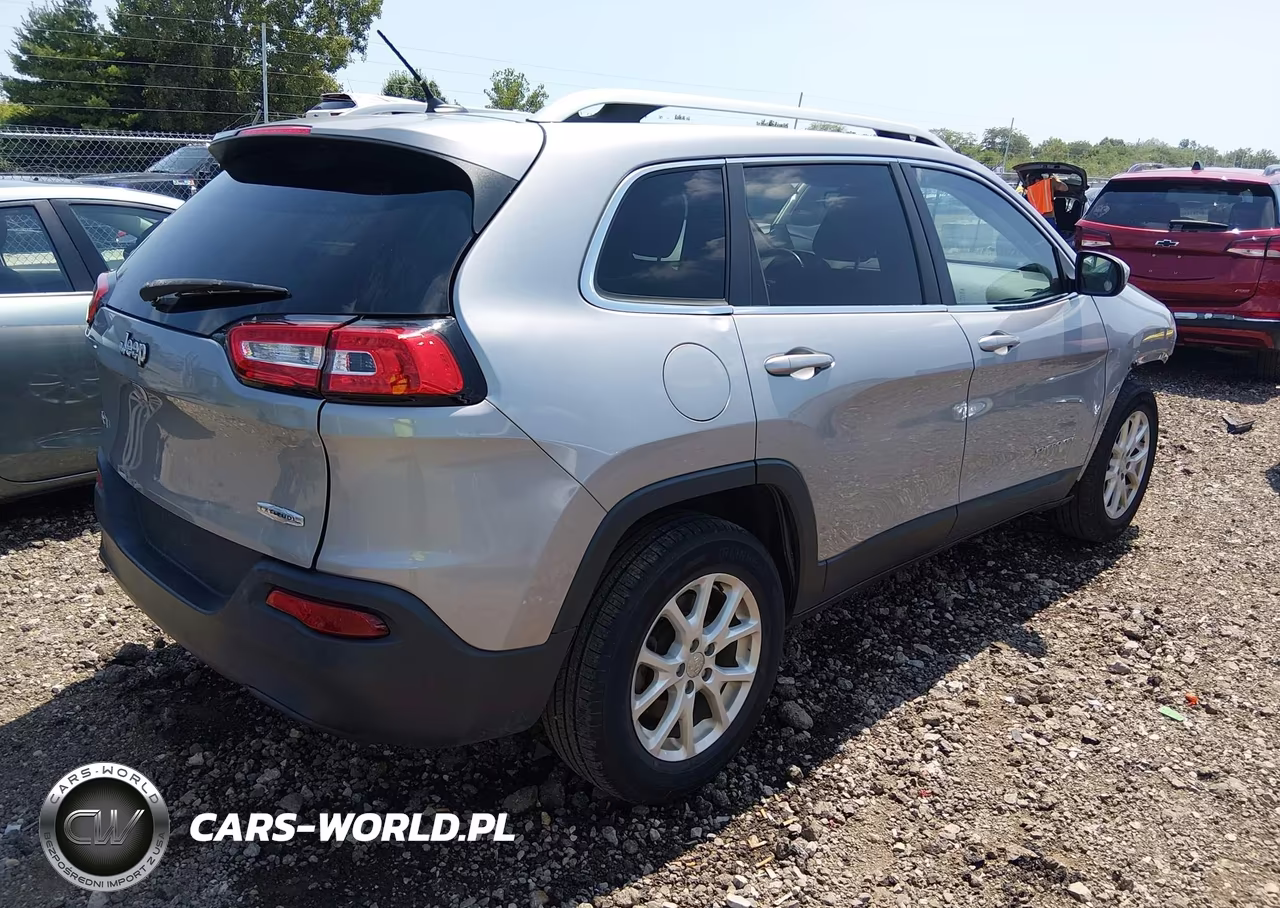 2016 Jeep Cherokee Latitude VIN:1C4PJMCB7GW145995 - 4
