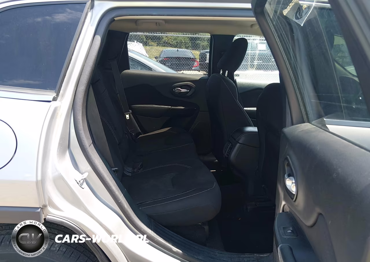 2016 Jeep Cherokee Latitude VIN:1C4PJMCB7GW145995 - 8