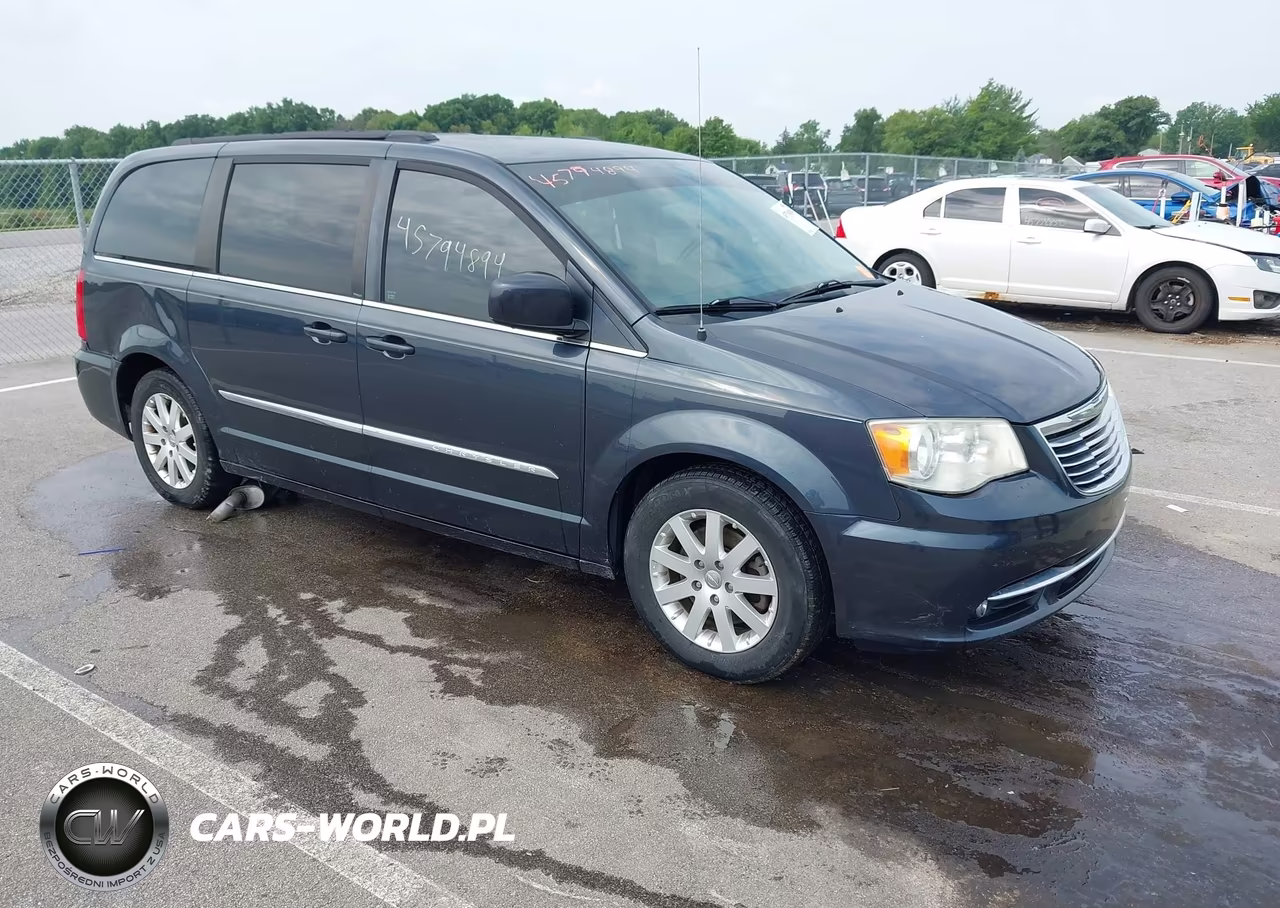 2013 Chrysler Town & Country Touring – zdjęcie 1 z 18