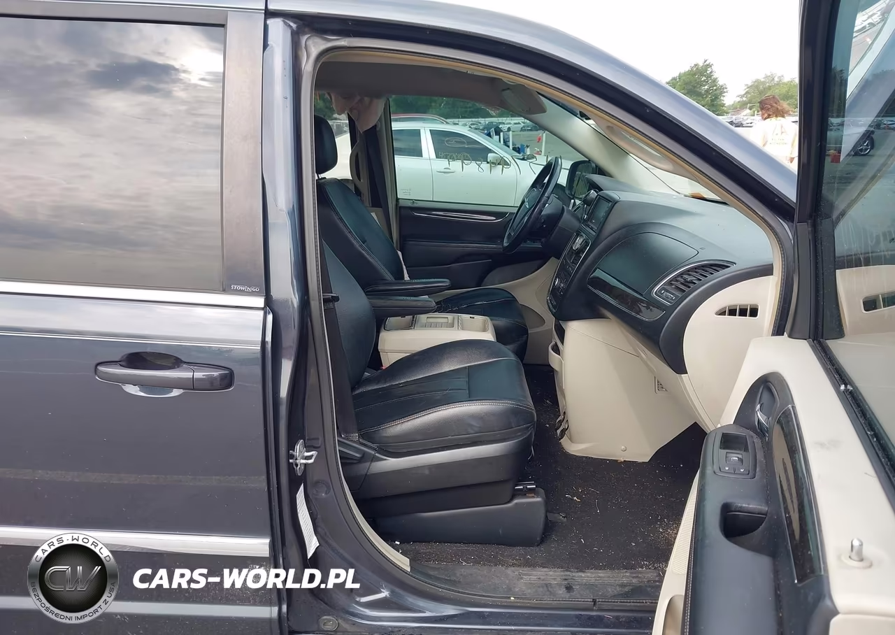 2013 Chrysler Town & Country Touring VIN:2C4RC1BG8DR689182 - 5