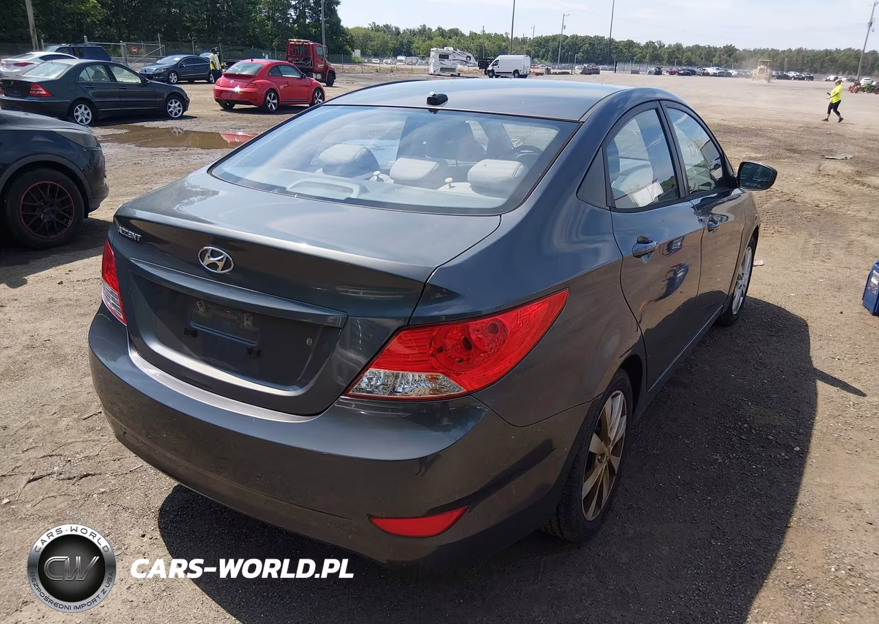 2012 Hyundai Accent Gls VIN:KMHCU4AE7CU059722 - 4