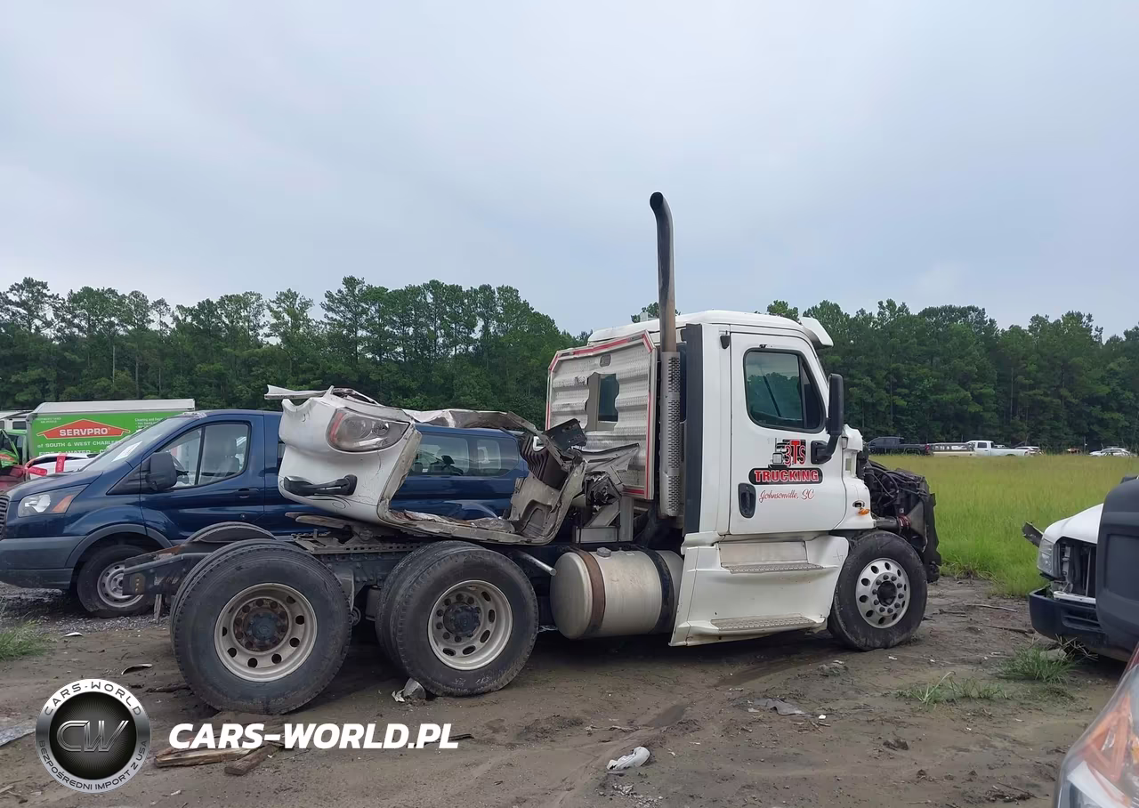 2015 Freightliner Cascadia 125 VIN:1FUJGEDV7FLGE9327 - 14
