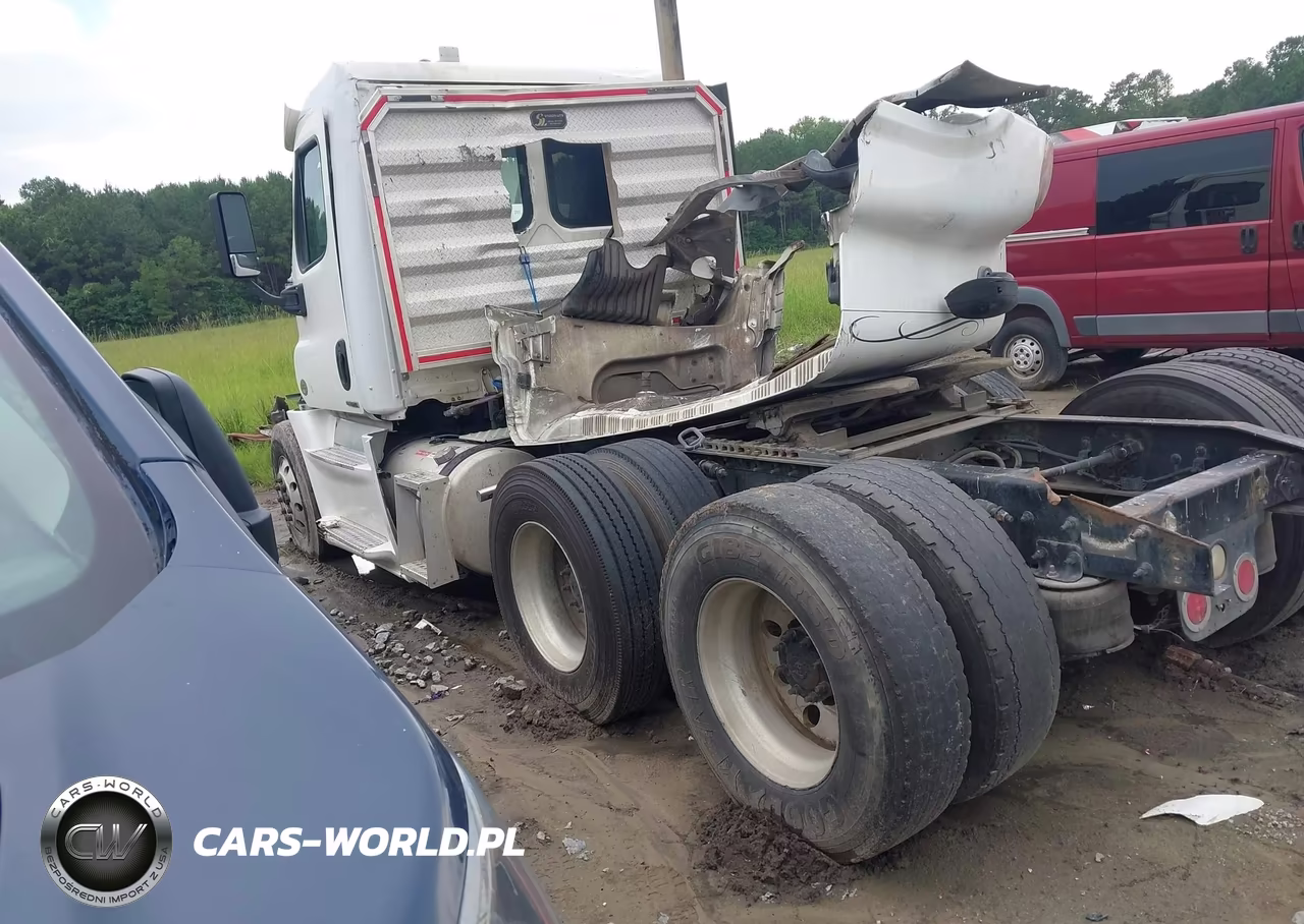 2015 Freightliner Cascadia 125 VIN:1FUJGEDV7FLGE9327 - 3
