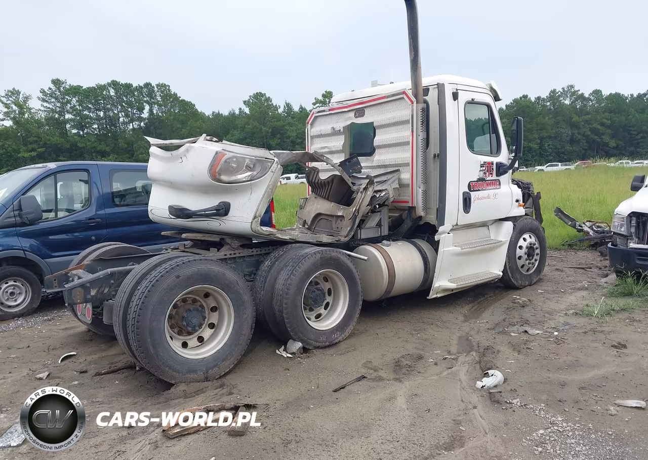 2015 Freightliner Cascadia 125 VIN:1FUJGEDV7FLGE9327 - 4