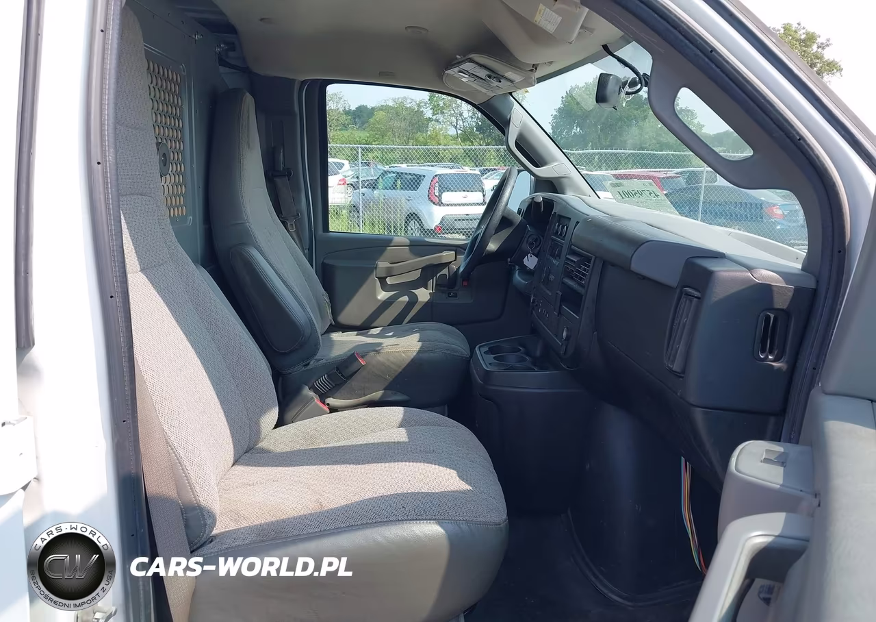 2018 Chevrolet Express 3500 Work Van VIN:1GCZGGFG6J1178572 - 5