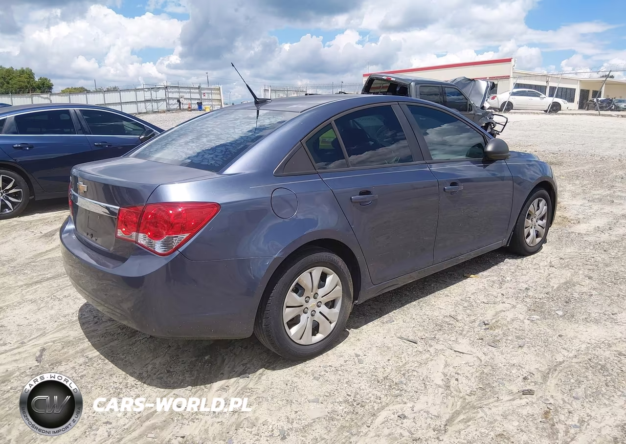 2014 Chevrolet Cruze Ls Auto VIN:1G1PA5SH7E7349949 - 4