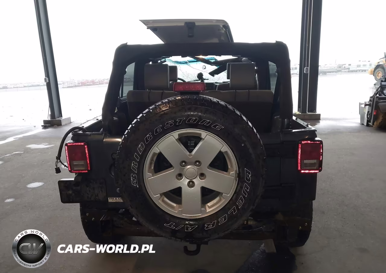 2008 Jeep Wrangler Unlimited Sahara VIN:1J4GA591X8L502488 - 17