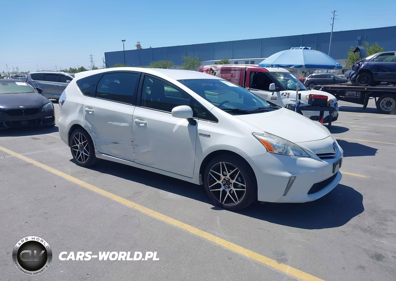 2014 Toyota Prius V Three – zdjęcie 1 z 16