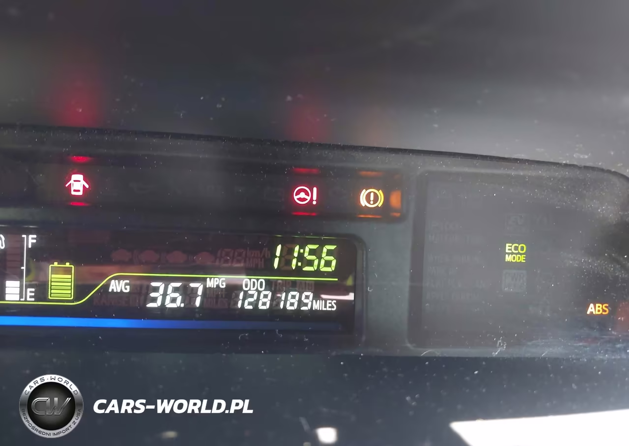 2014 Toyota Prius V Three VIN:JTDZN3EU8E3292704 - 15