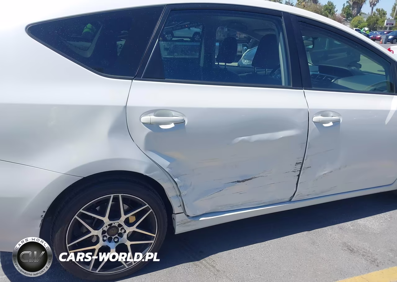 2014 Toyota Prius V Three VIN:JTDZN3EU8E3292704 - 6