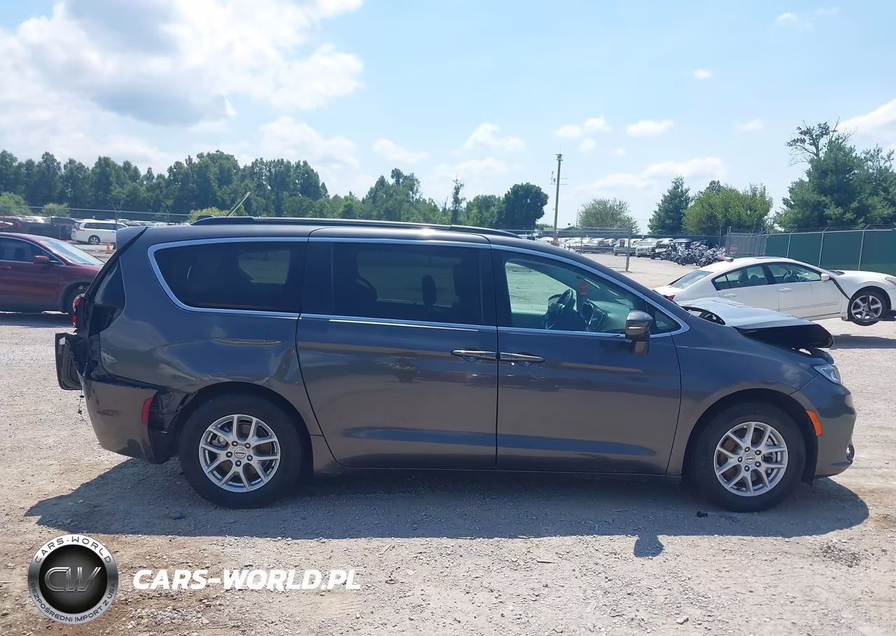 2022 Chrysler Pacifica Touring L VIN:2C4RC1BG9NR176525 - 13