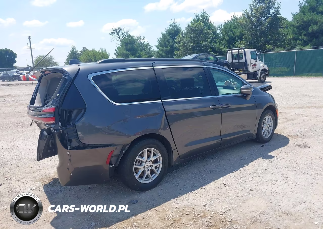 2022 Chrysler Pacifica Touring L VIN:2C4RC1BG9NR176525 - 4