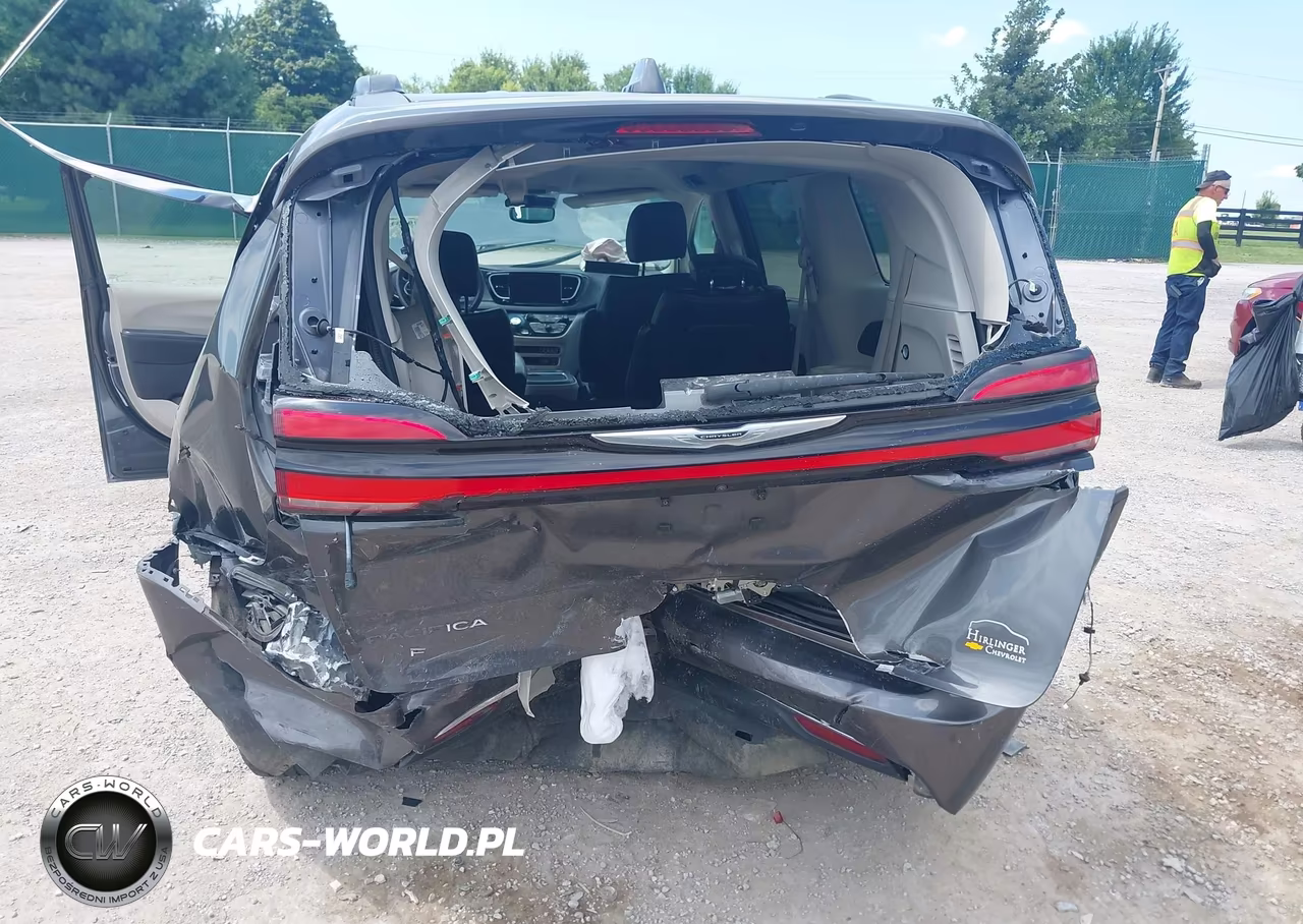 2022 Chrysler Pacifica Touring L VIN:2C4RC1BG9NR176525 - 6